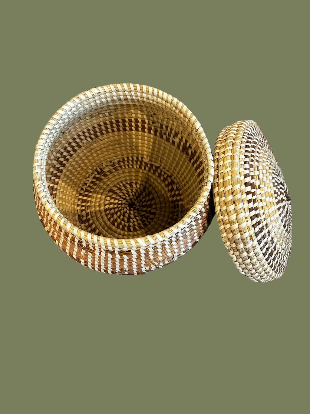 Authentic Charleston Sweetgrass Basket with Lid- Handwoven by Local Artisan